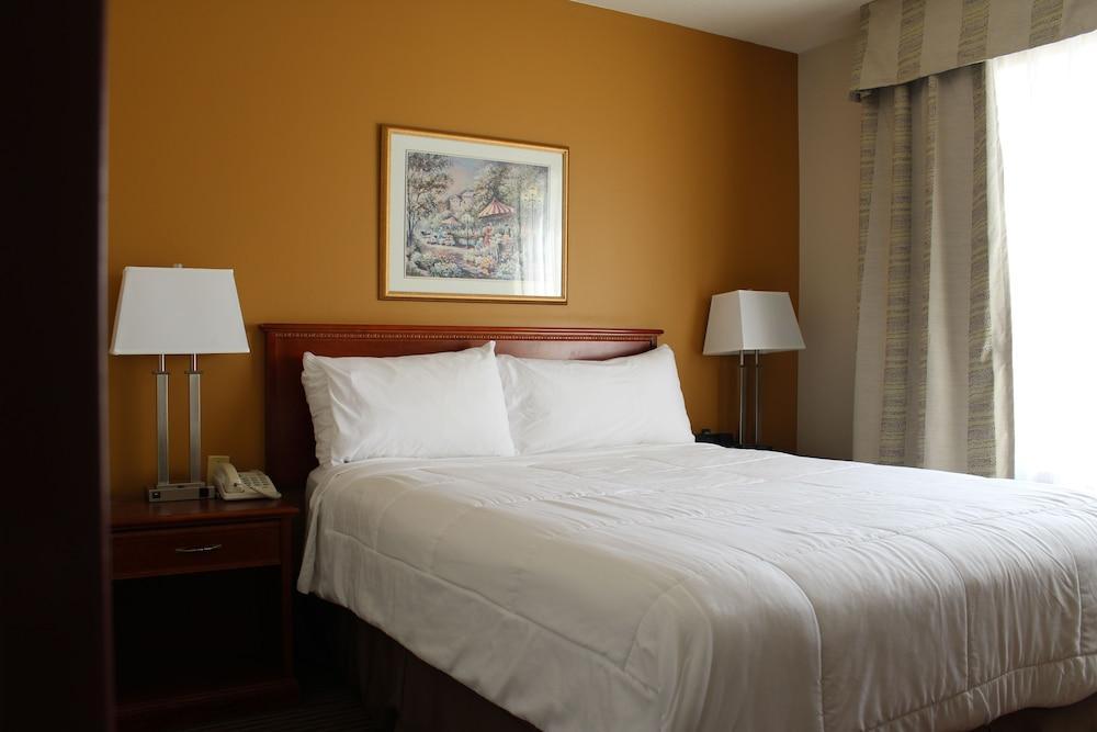 Foxwood Inn And Suites Fox Creek Eksteriør billede