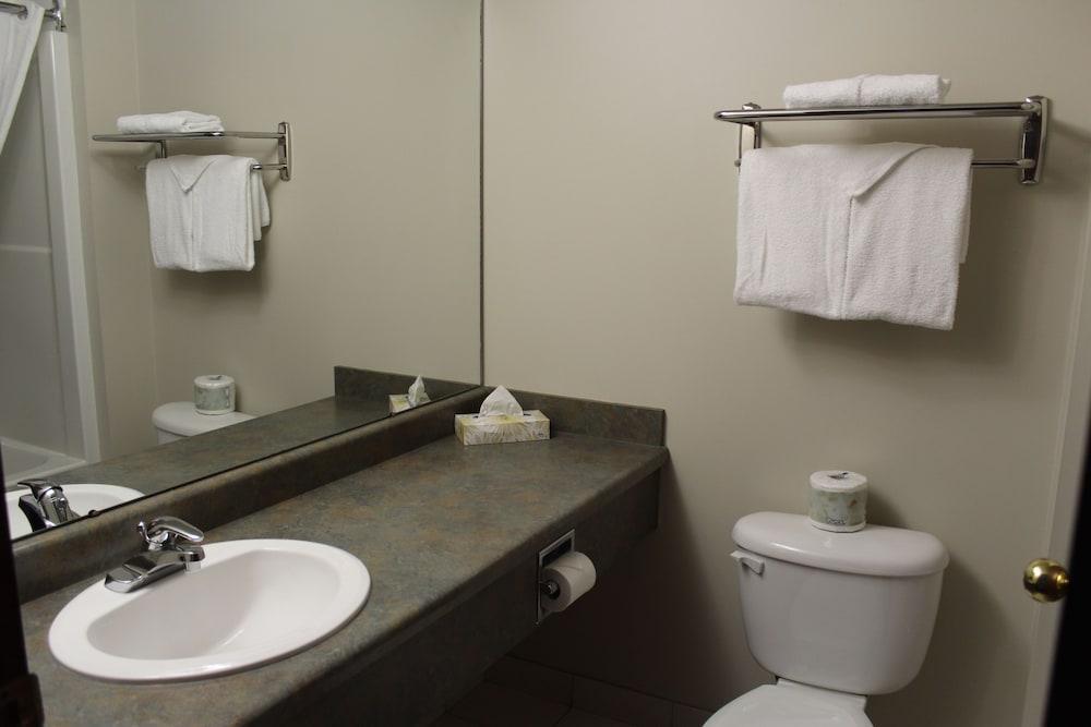 Foxwood Inn And Suites Fox Creek Eksteriør billede
