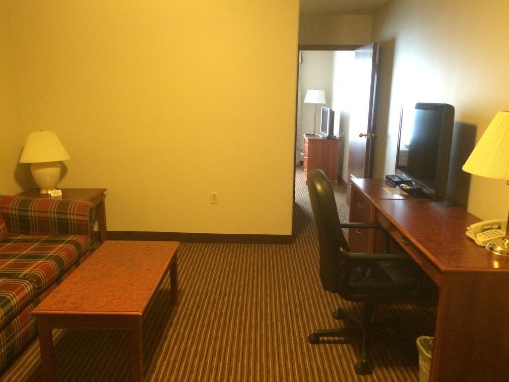 Foxwood Inn And Suites Fox Creek Eksteriør billede