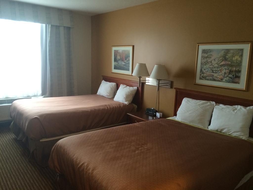 Foxwood Inn And Suites Fox Creek Værelse billede