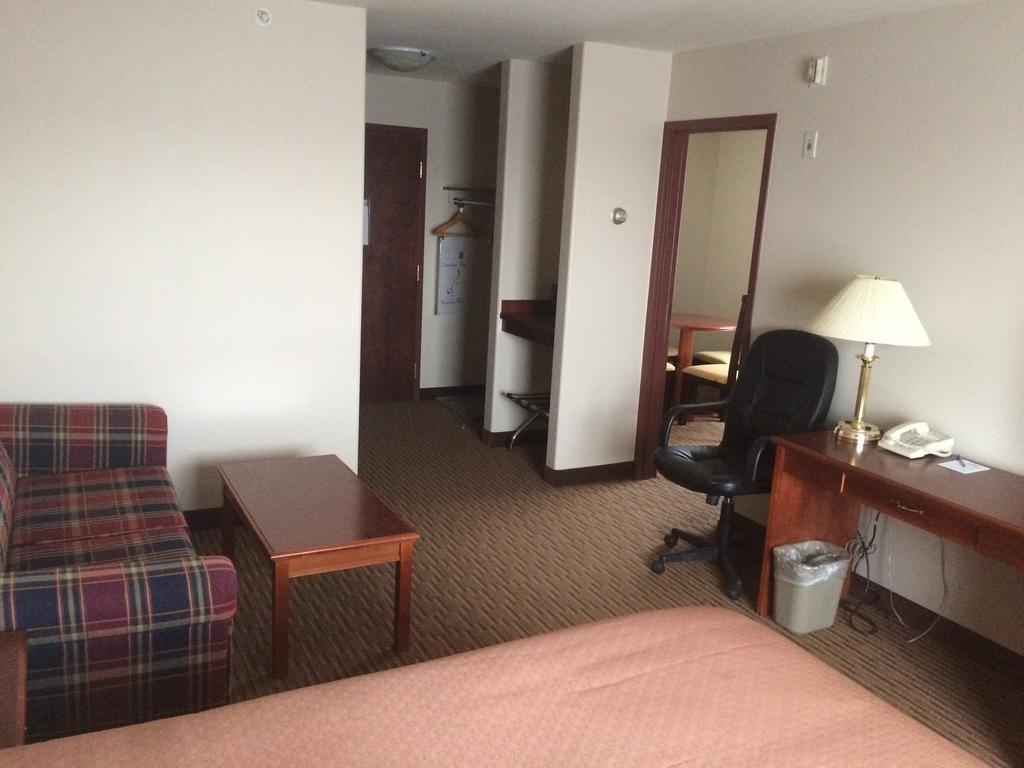 Foxwood Inn And Suites Fox Creek Værelse billede