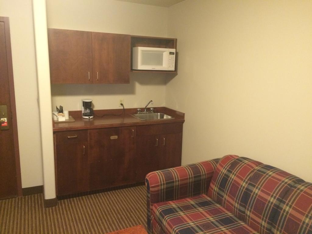 Foxwood Inn And Suites Fox Creek Eksteriør billede