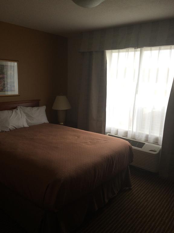 Foxwood Inn And Suites Fox Creek Værelse billede