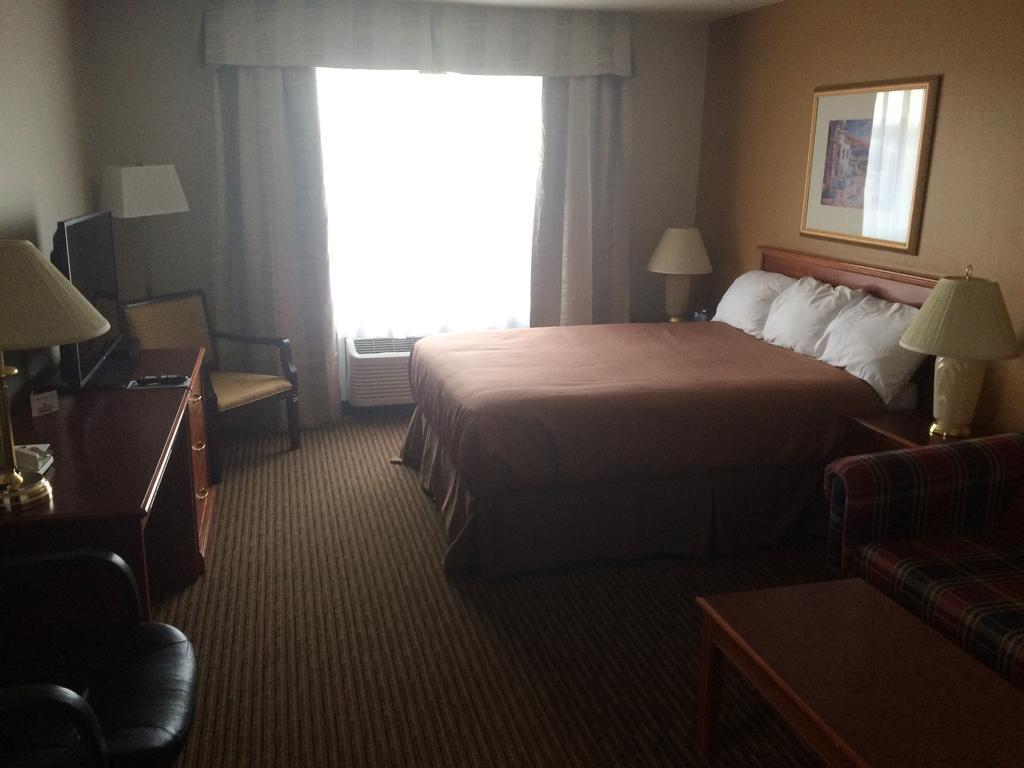 Foxwood Inn And Suites Fox Creek Værelse billede